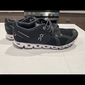 On Cloud Women’s Shoes Size 7.5